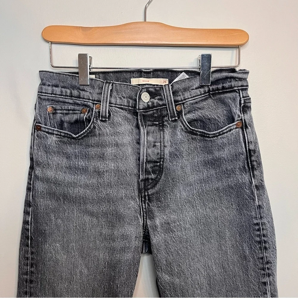 Levi Women’s Wedgie Icon Fit Straight Jean 26 - Picture 4 of 10